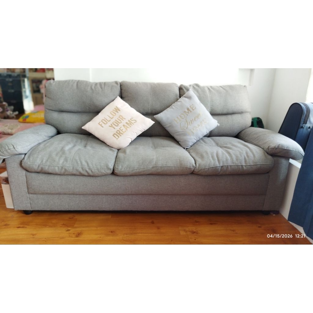 Preloved Sofa 3 seater merk Selma + bantal 2