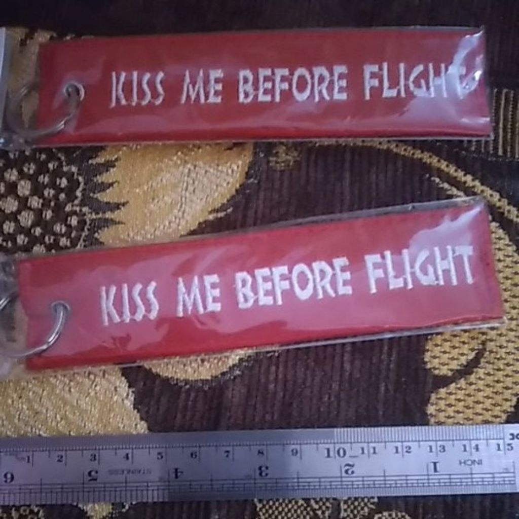 gantungan kunci bordir kiss me before flight