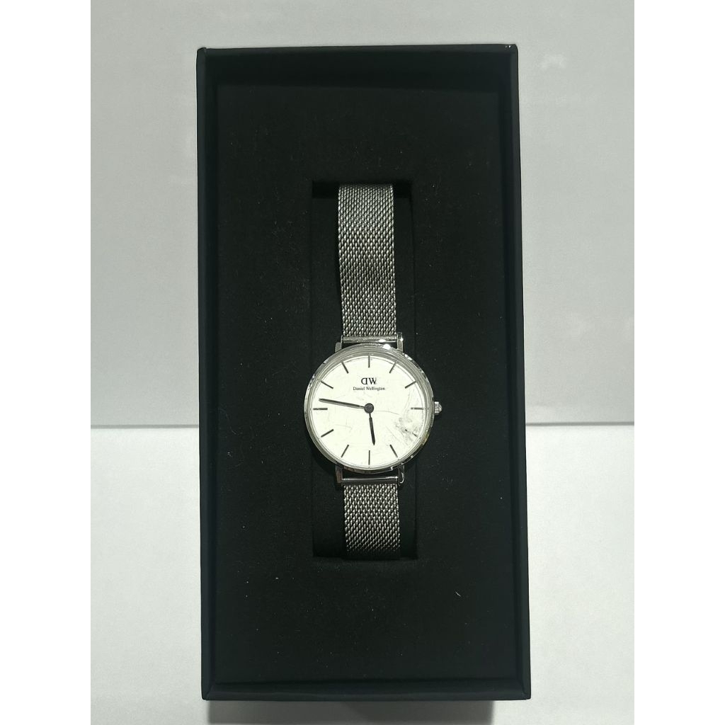 PRELOVED 100% ORIGINAL – Daniel Wellington Petite White Sterling