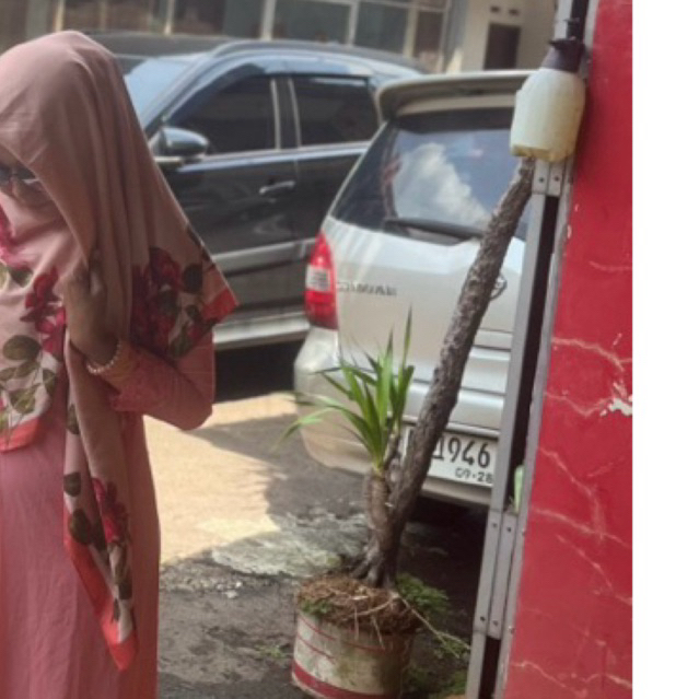 Hijab segiempat Mandjha By Ivan Gunawan Preloved