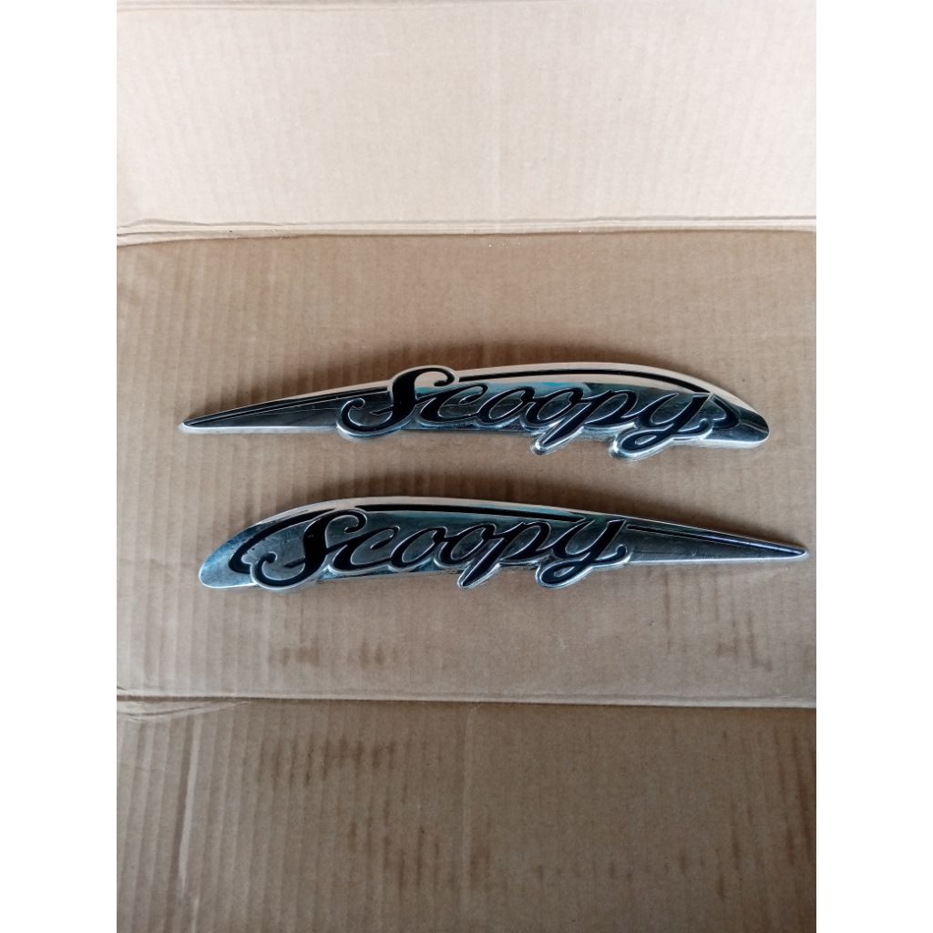 emblem logo tulisan body scoopy karbu ori copotan