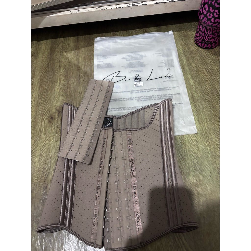 Preloved korset Cikor V Bondlou Charcoal Full Latex 25 Tulang 25cm Ukuran 2xs
