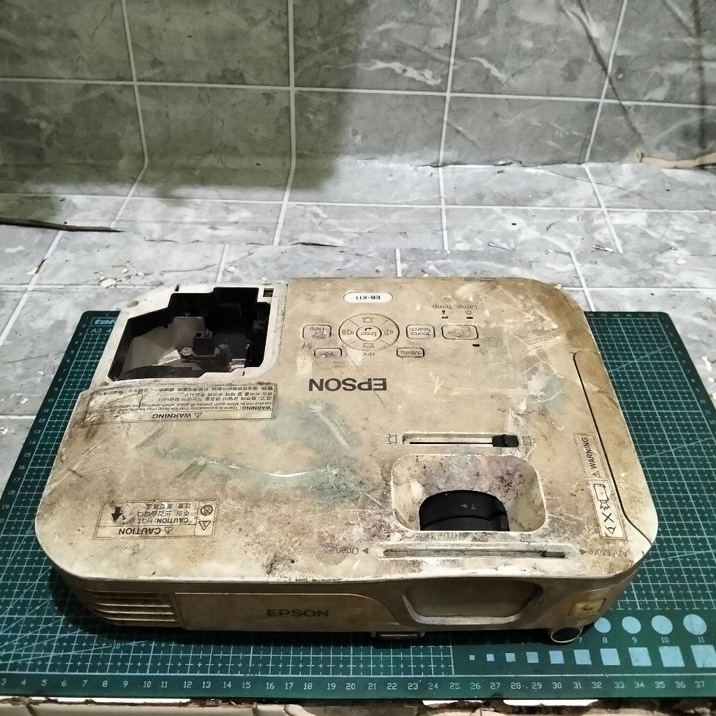 Jual Proyektor Epson EB-X11 Bekas Mati