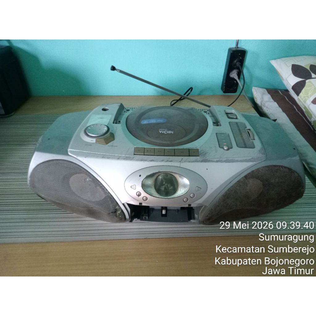 Radio dan tape Polytron GV -502 VCD SECON AC/DC Radio dan tape aja yg Normal