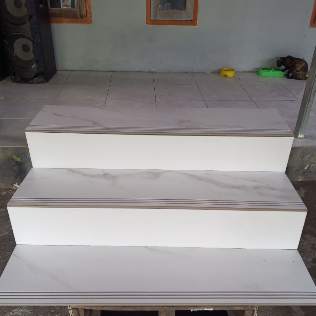 Stepnosing Granit Tangga 30x120, Bevel, Bullnose, Pingul