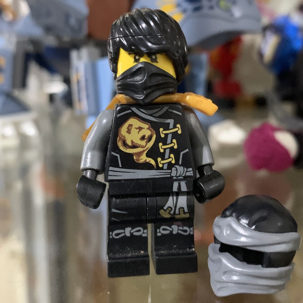 Lego Ninjago minifigure Cole skybound