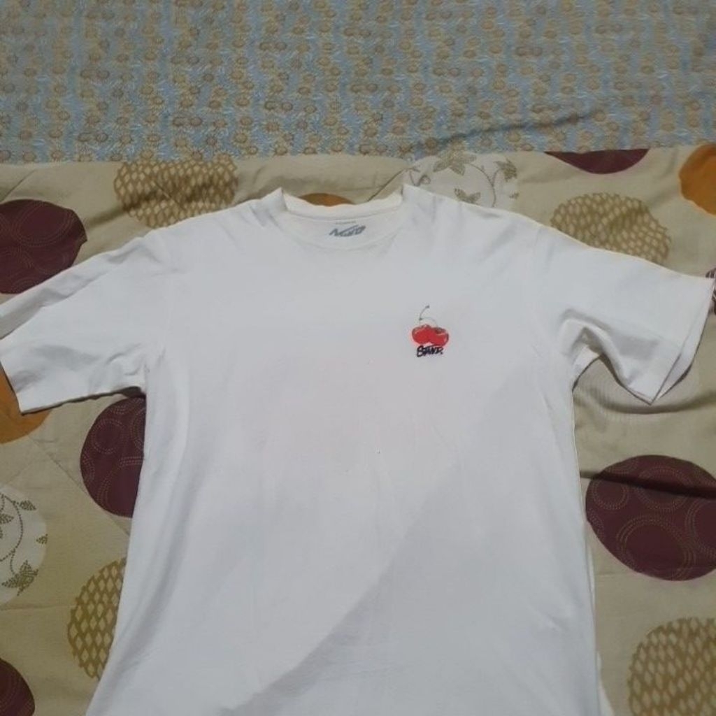 *PRELOVED* STWD Pull and Bear Cherry White T-Shirt