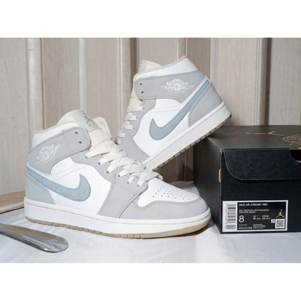 Sepatu Nike Air Jordan 1 Mid Wolf Grey Sneakers