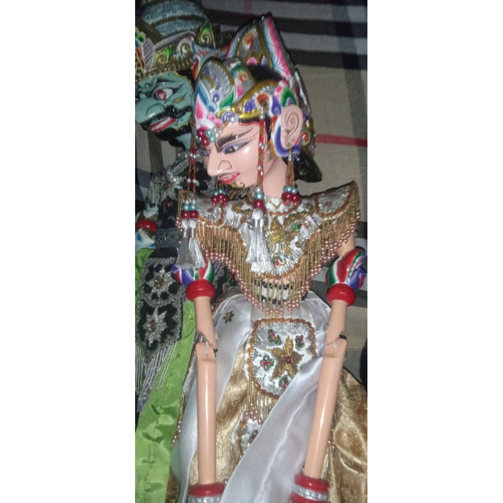 wayang golek satria