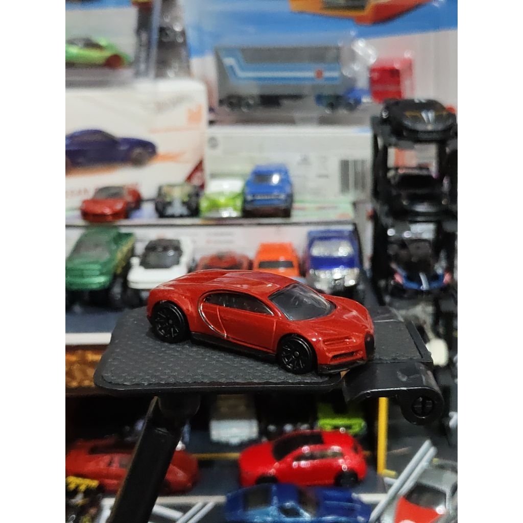 HotWheels Bugatti Chiron Merah Loose