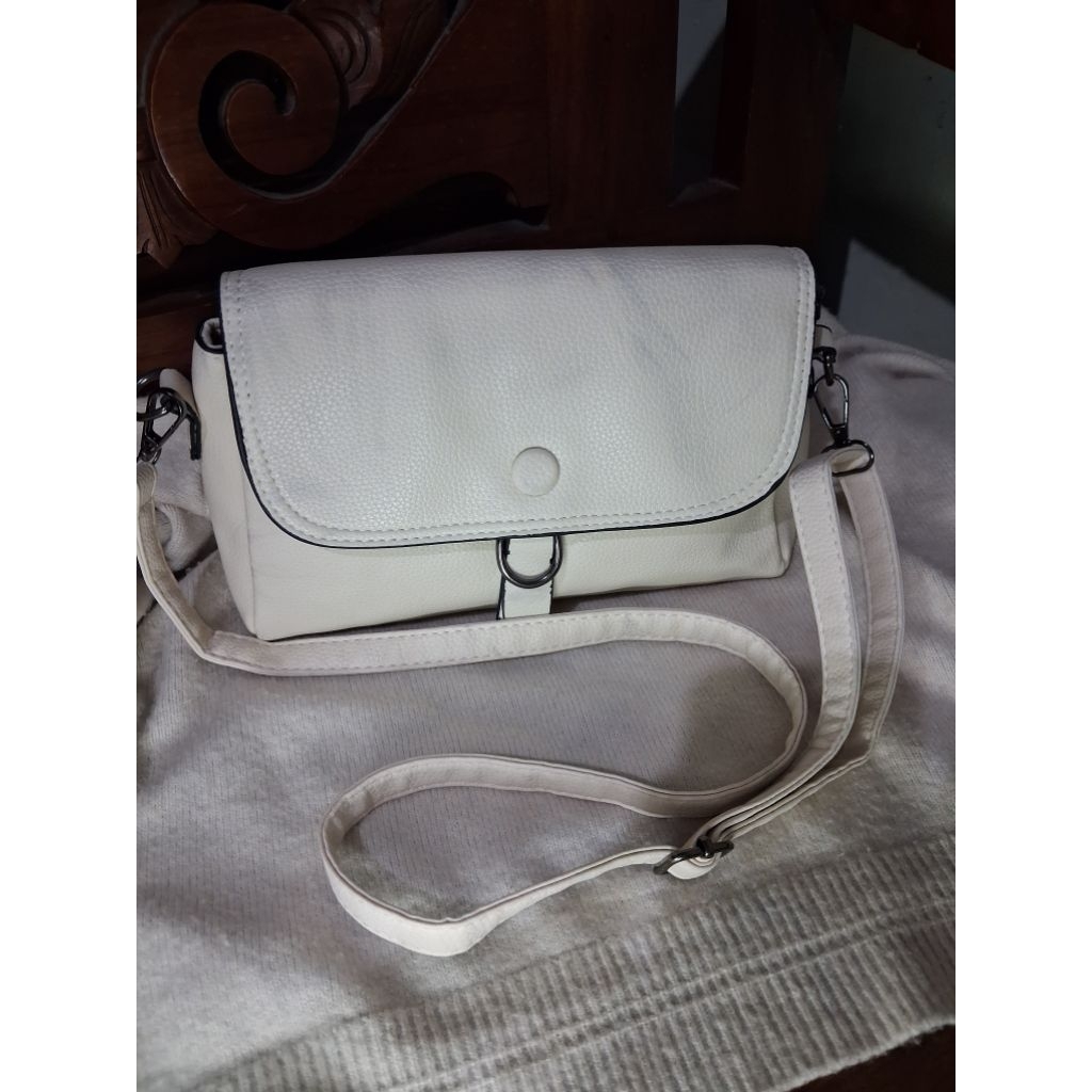 [Preloved] LOLOL Slingbag White