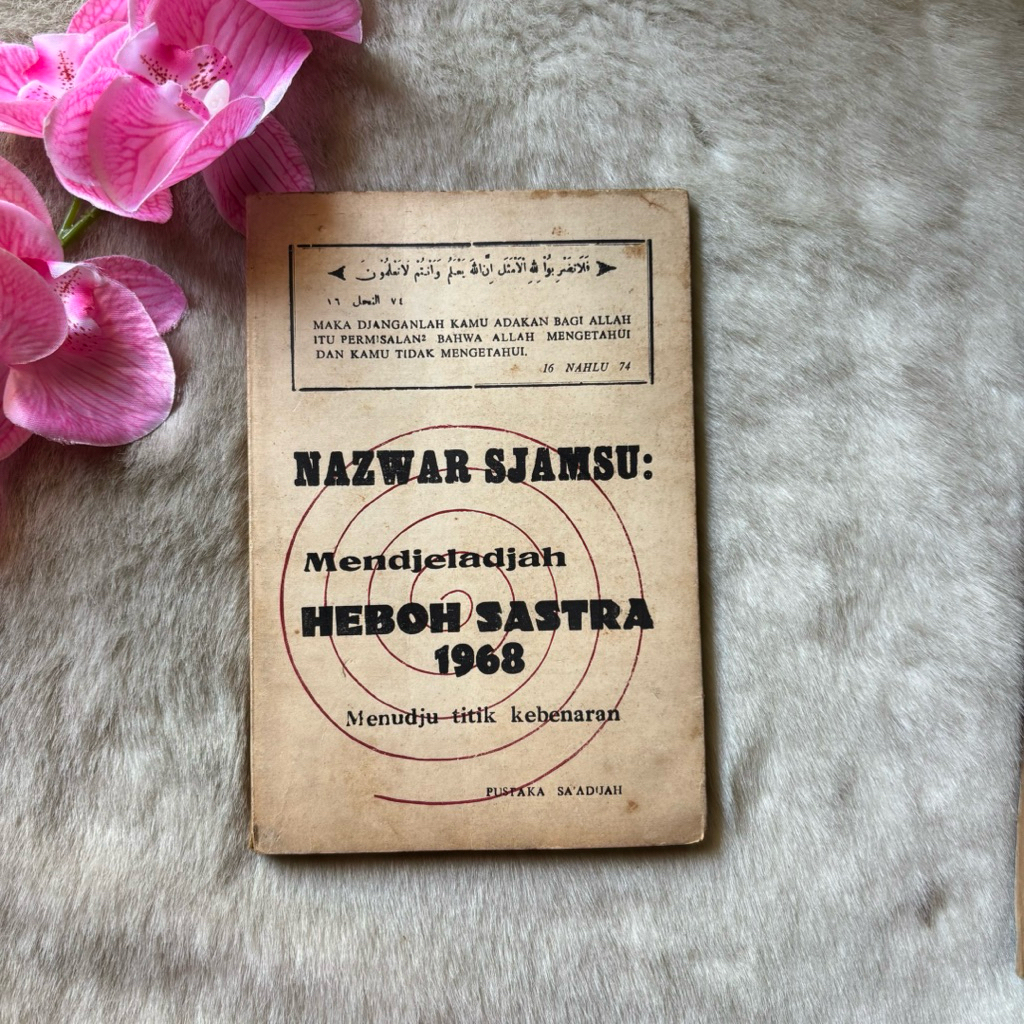 Buku Mendjeladjah Heboh Sastra 1969 Menudju Titik Kebenaran by Nazwar Sjamsu