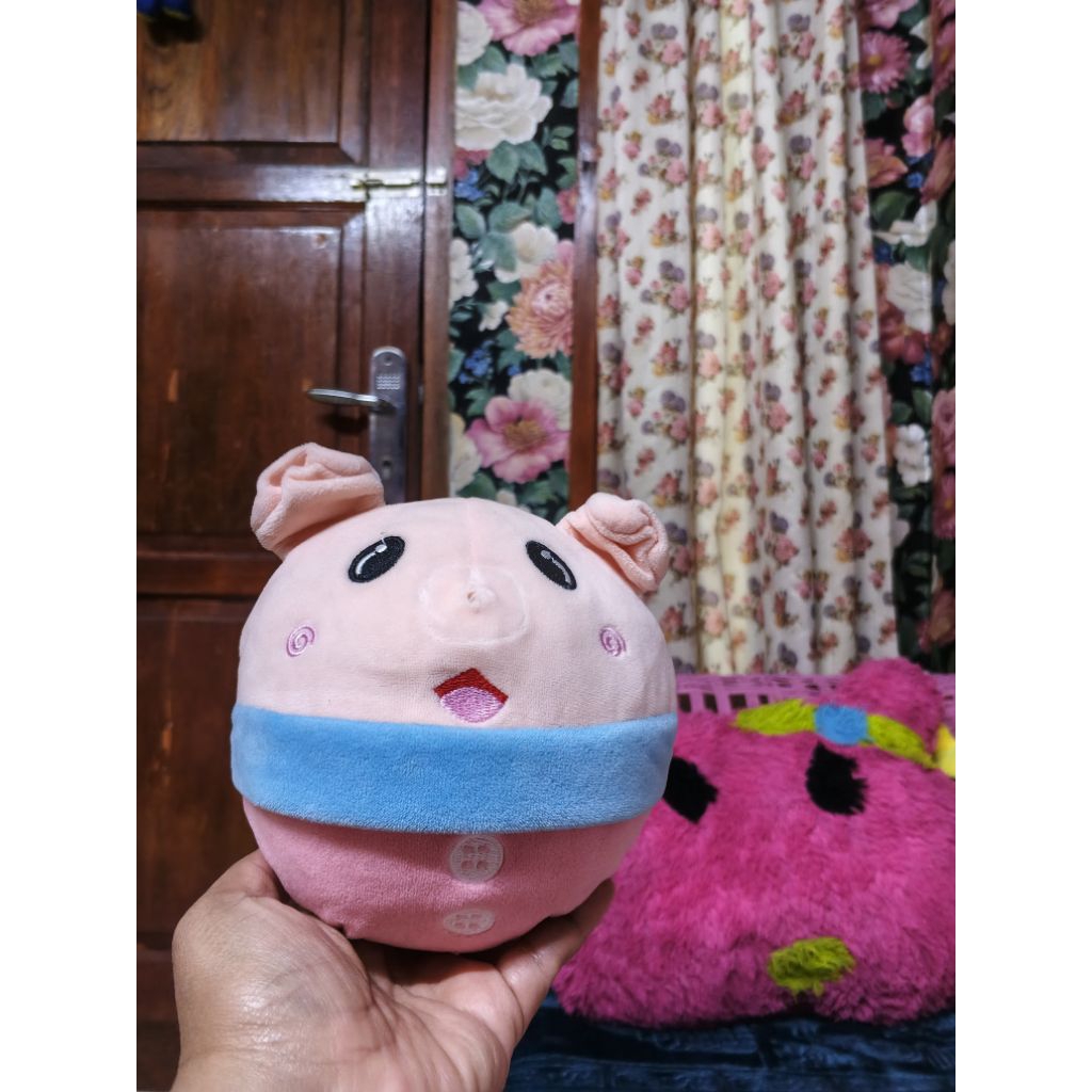 boneka tempat sesuatu