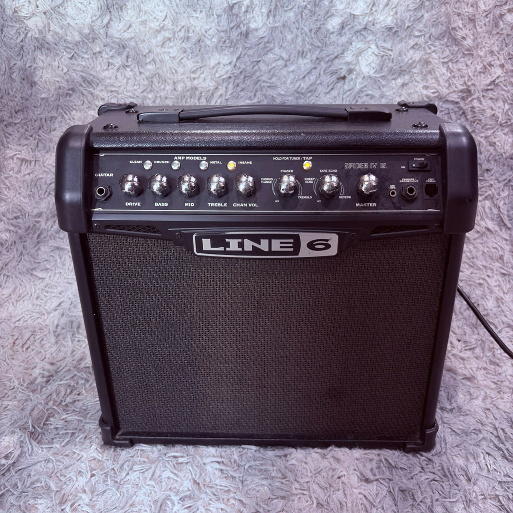 AMP GITAR Line 6 Spider IV 15 - Combo Guitar Amplifier (15 Watts)