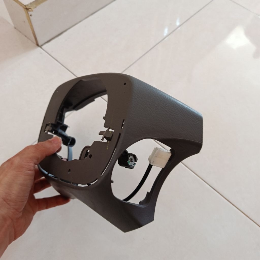 bekas copotan COVER TUTUP STIR BAGIAN BAWAH INNOVA V 2004-2011
