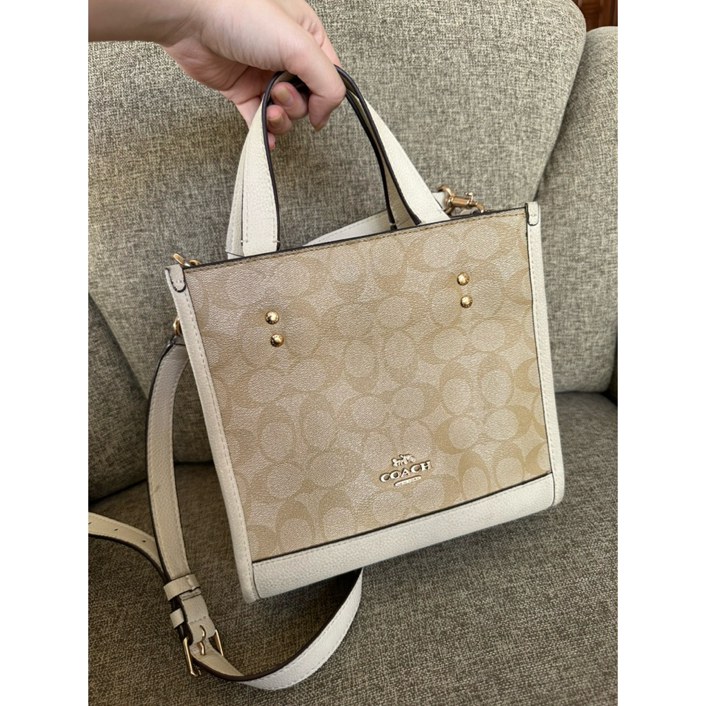 (Used/Pre-Loved) Tas Coach Dempsey 22 Tote Bag in Signature Chalk