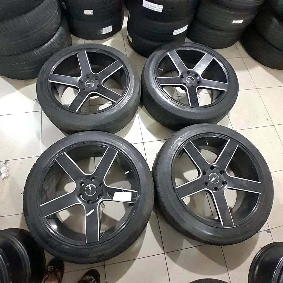 Velg racing hsr r22 h6x139 7 x9.5 et25+ban 275 45 r22