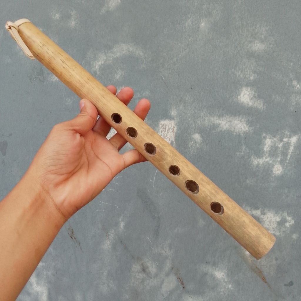 Suling bambu alat musik tradisional tiup
