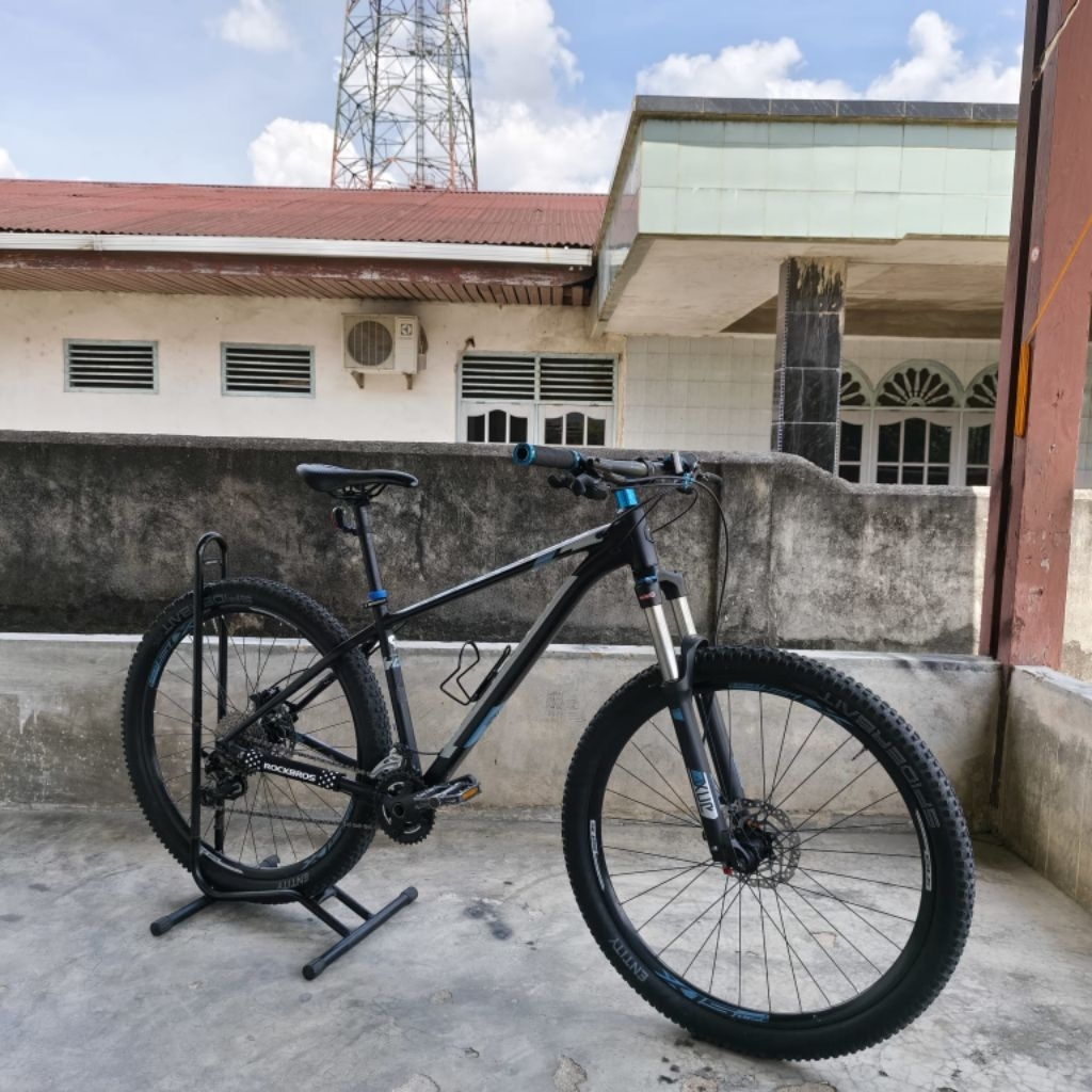 Sepeda Polygon Xtrada 6 Ukuran 27.5 inci Size S