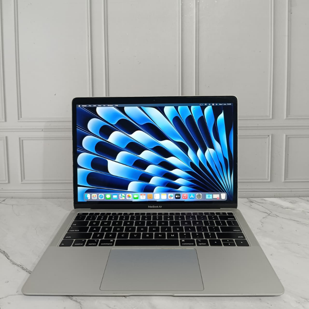Macbook Air Retina 13-Inch Tahun 2018 Type A1932 /Corei5  Procecor 1.6Ghz Ram 16/Ssd 512 GB Second