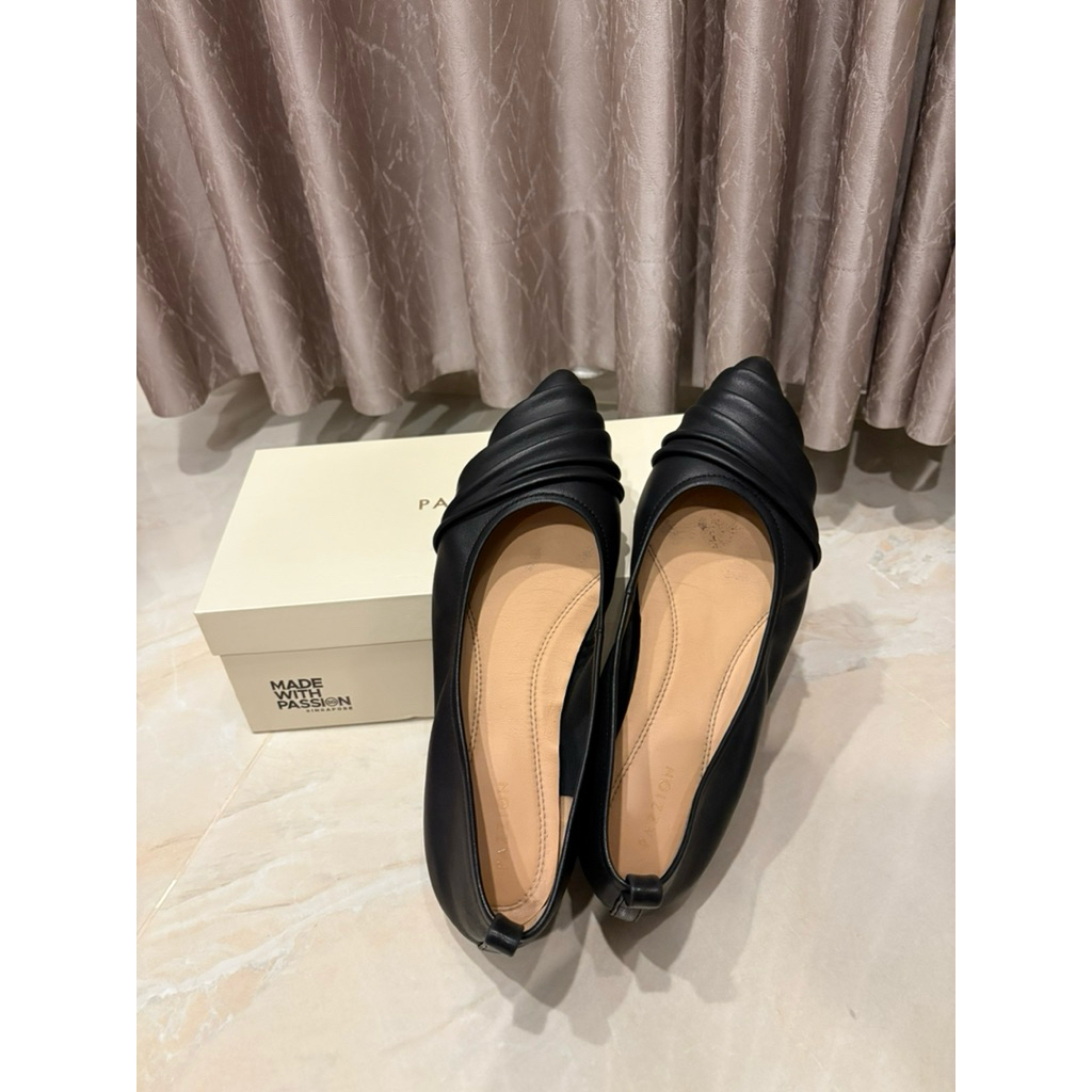 [Preloved] Pazzion Flat Shoes Hitam Ukuran 40