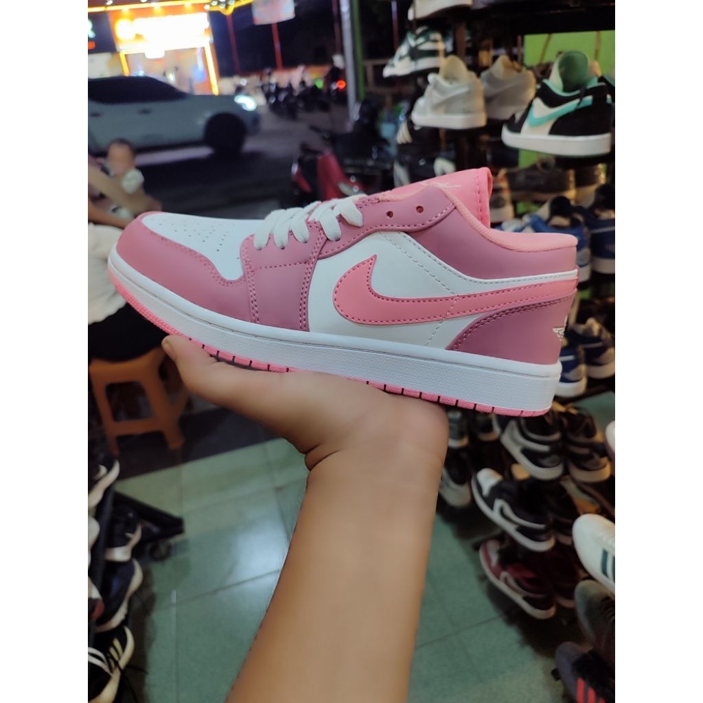 Sepatu Sneaker Wanita AJ Low Pink Mewah