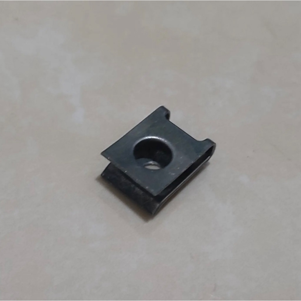100pcs Mur Klip/Clip body Sekrup Drat kasar M5 Yamaha