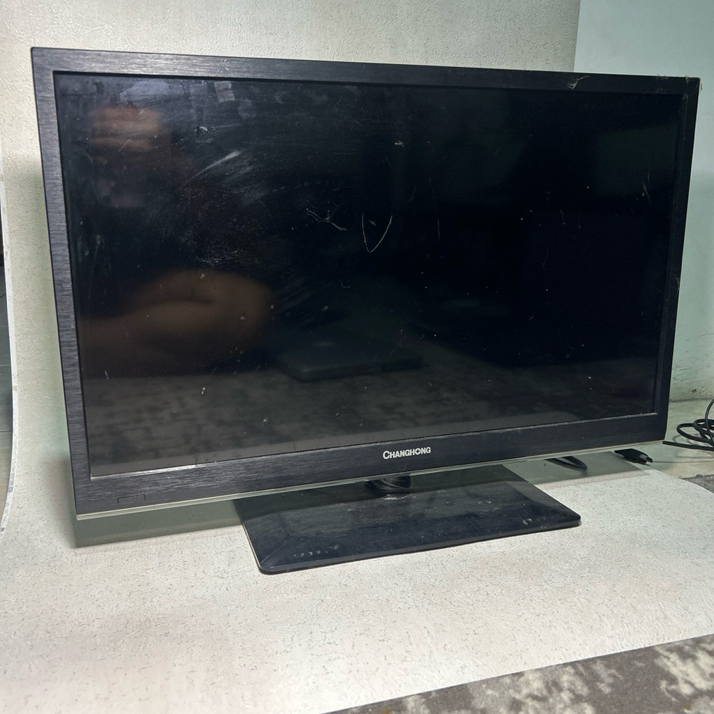 TV LED Changhong 24 Inch LED24B1000 Bekas Normal USB VGA AV