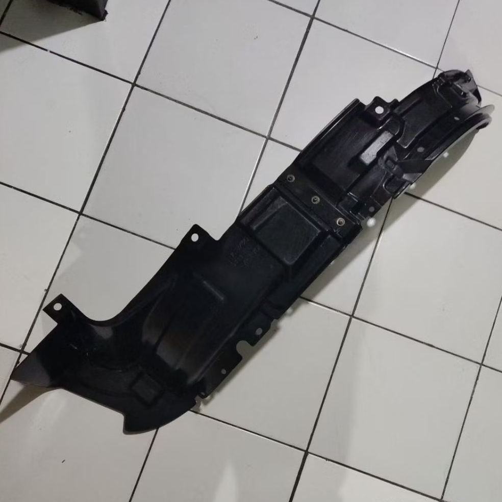 Liner Fender Depan Daihatsu Granmax Luxio Original