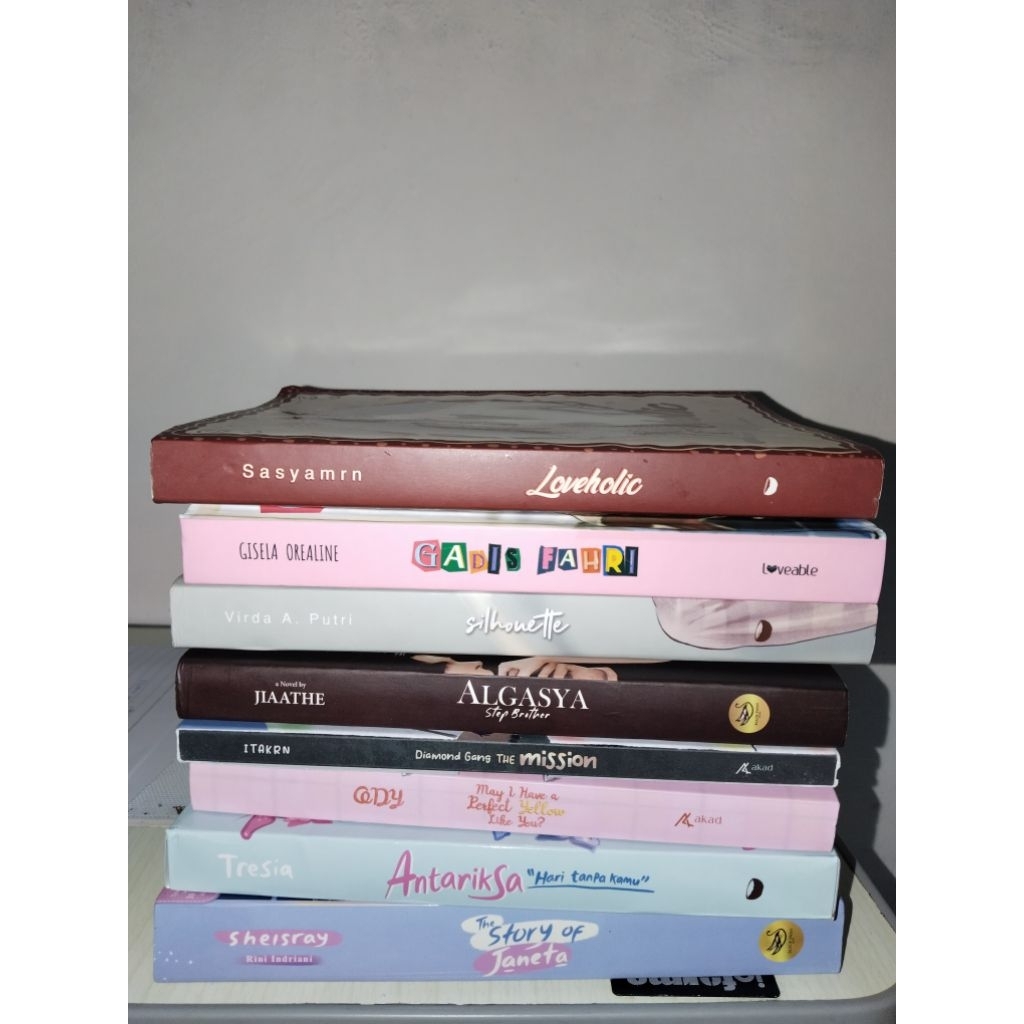 Pre-Loved NOVEL WATTPAD, MURAH MERIAH (JUAL RUGI). THE STORY OF JANETA, LOVEHOLIC, ALGASYA, ANTARIKS