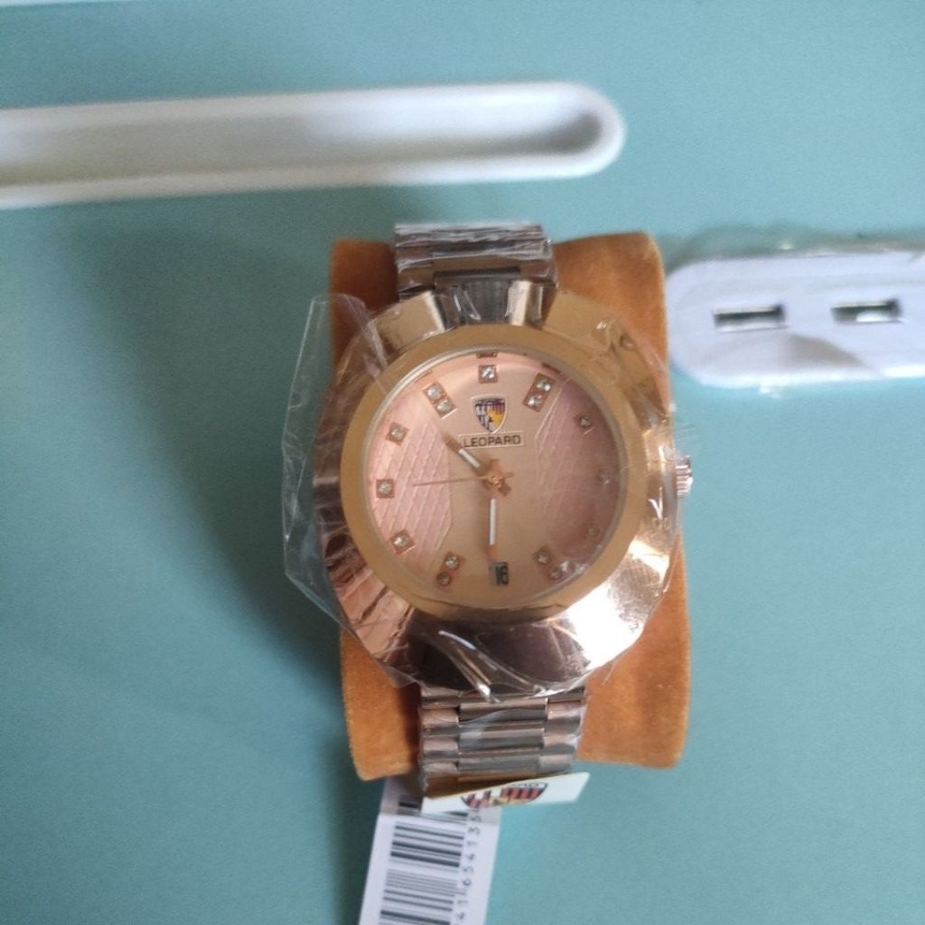 jam tangan cewek warna emas