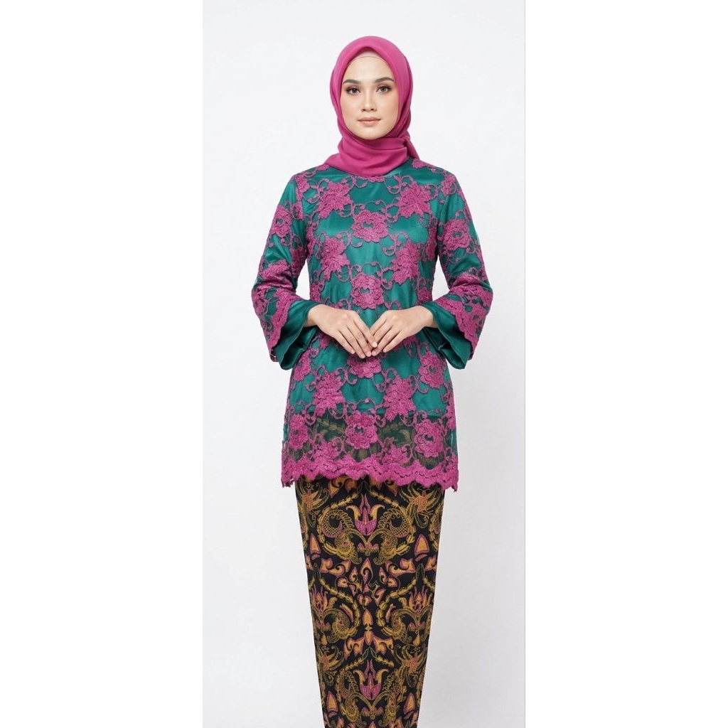 KEBAYA / KEBAYA WISUDA / KEBAYA KEKINIAN / KEBAYA PRELOVED / SET KEBAYA