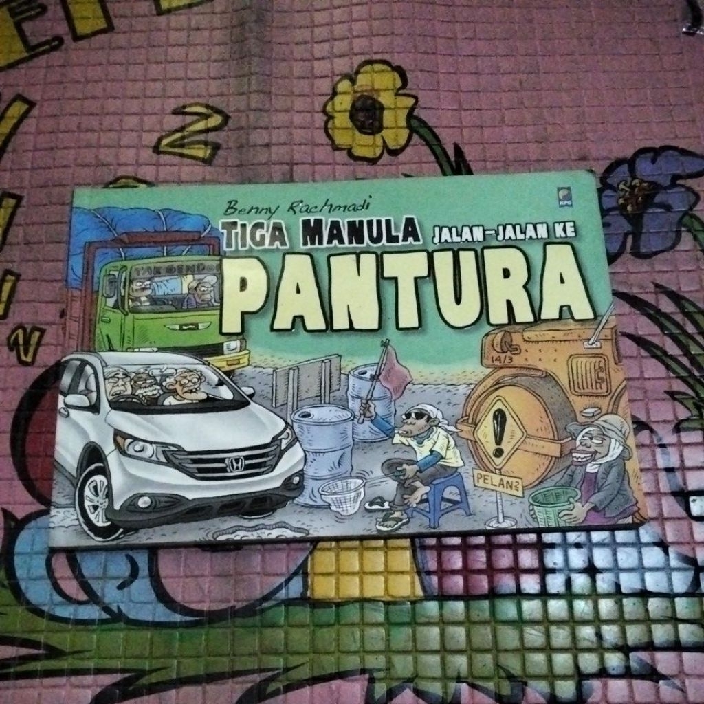 TIGA MANULA JALAN-JALAN KE PANTURA