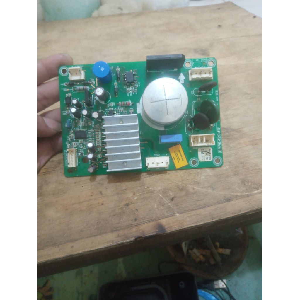 Pcb modul inverter freezer LG bekas rusak