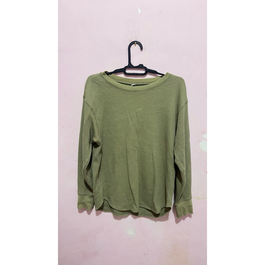Uniqlo sweatshirt preloved