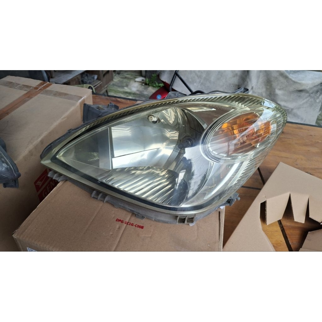 headlamp xenia vvti 2011 avanza