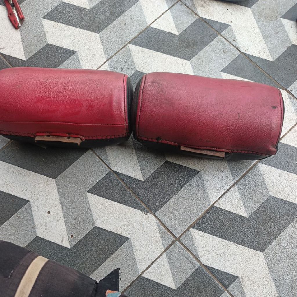 headrest jok belakang mazda 323 Hatchback elite trendy