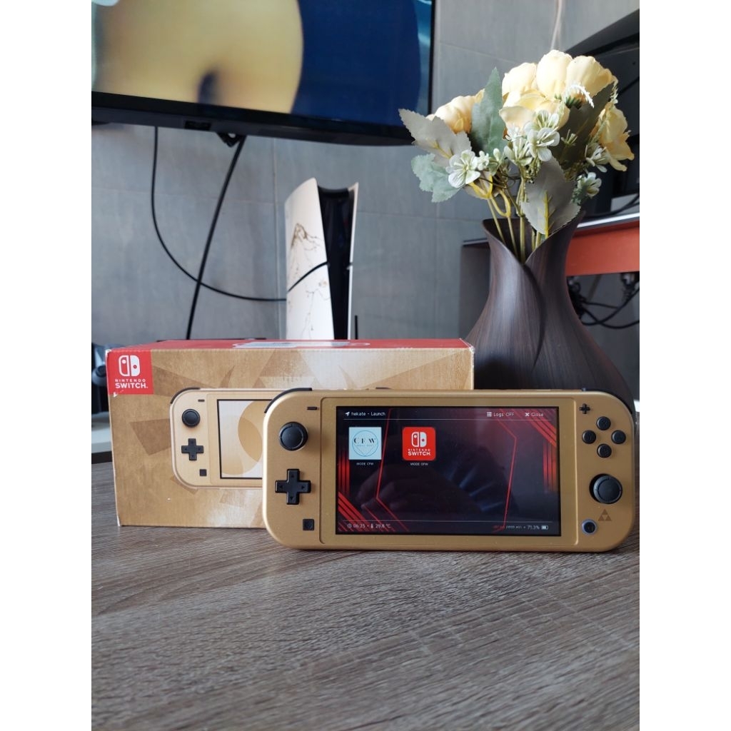 Nintendo switch lite cfw dual boot 128gb hyrule edition Second like new