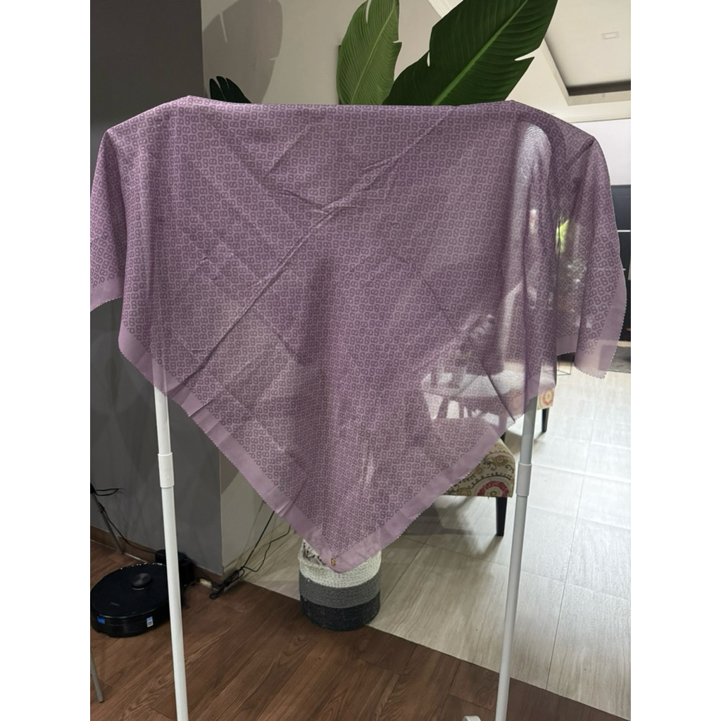 Preloved Like New, Buttonscarves Tapis warna Wisteria