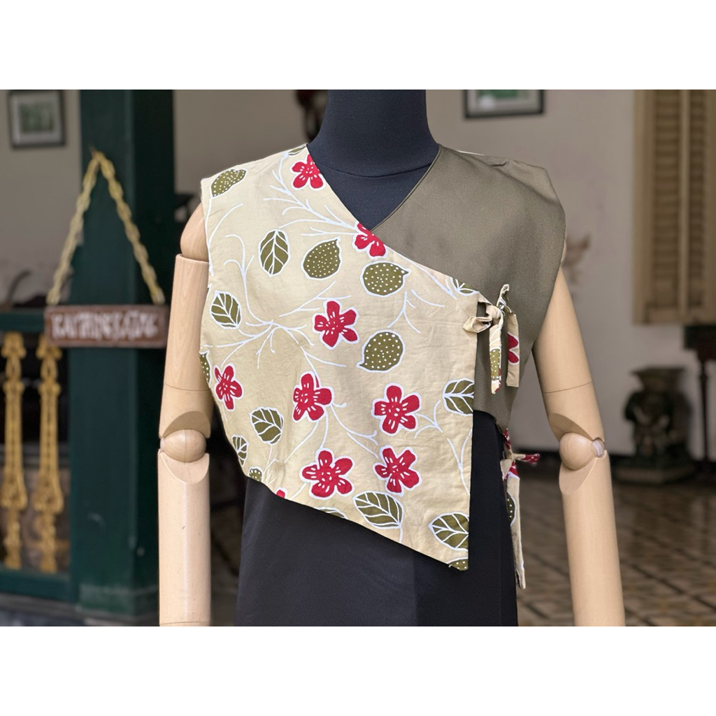 Vest Batik Kampung Katak Motif Daun Simpor