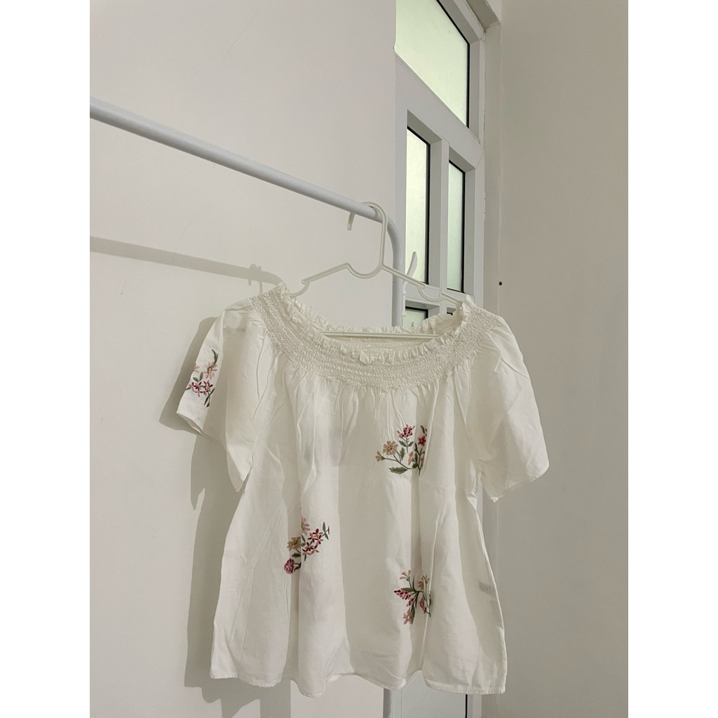 Blouse Sabrina Bunga