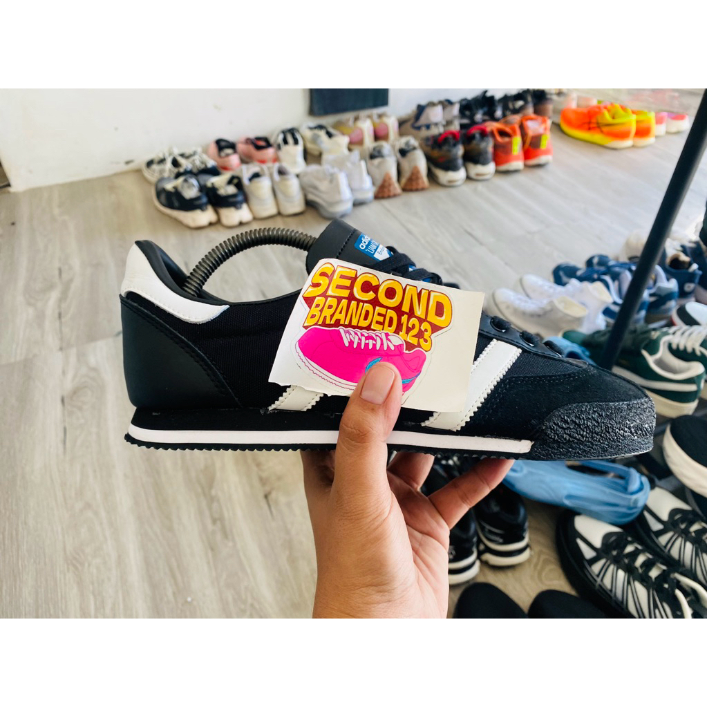sepatu sneakers size 43