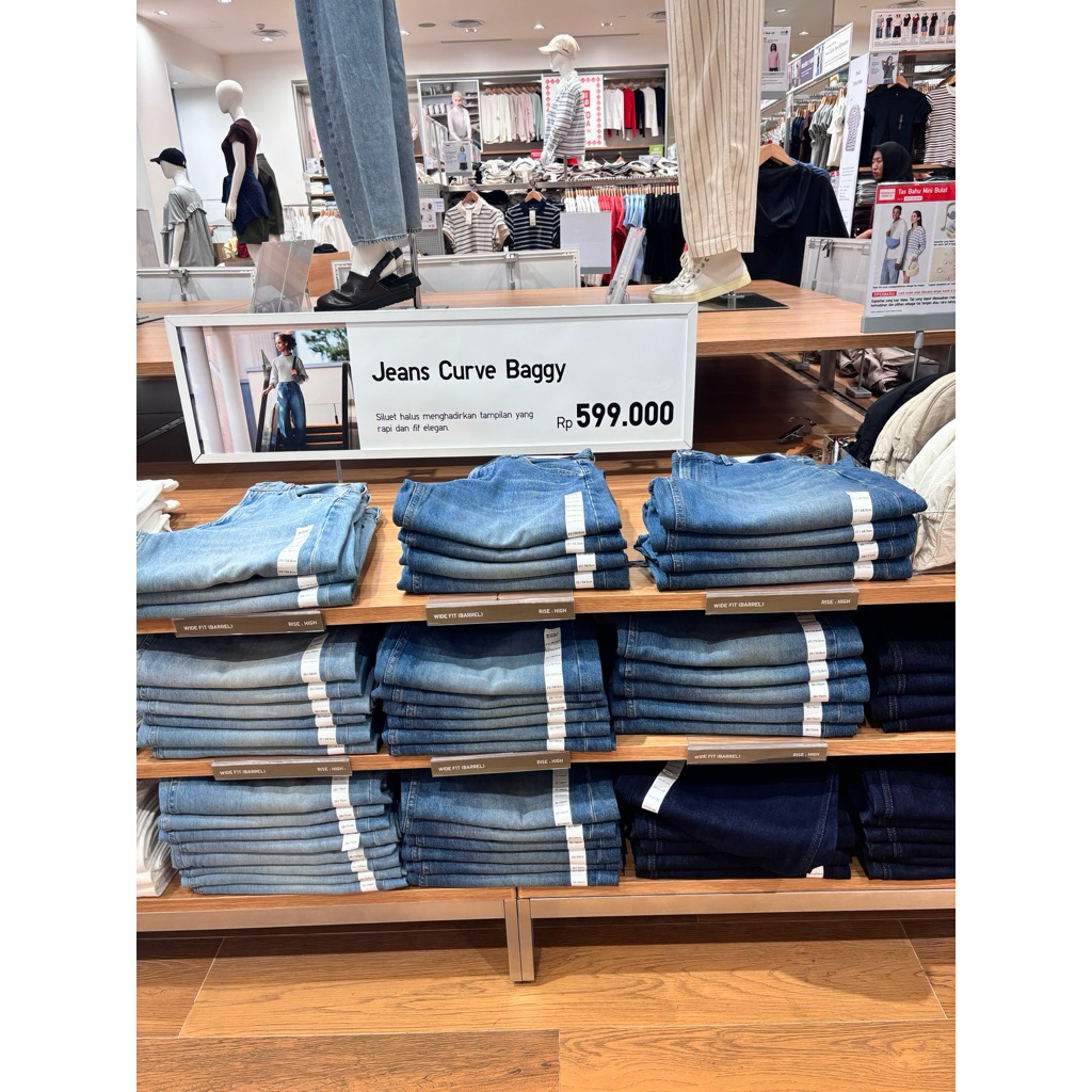UNIQLO JEANS CURVE BAGGY (Celana Barrel)