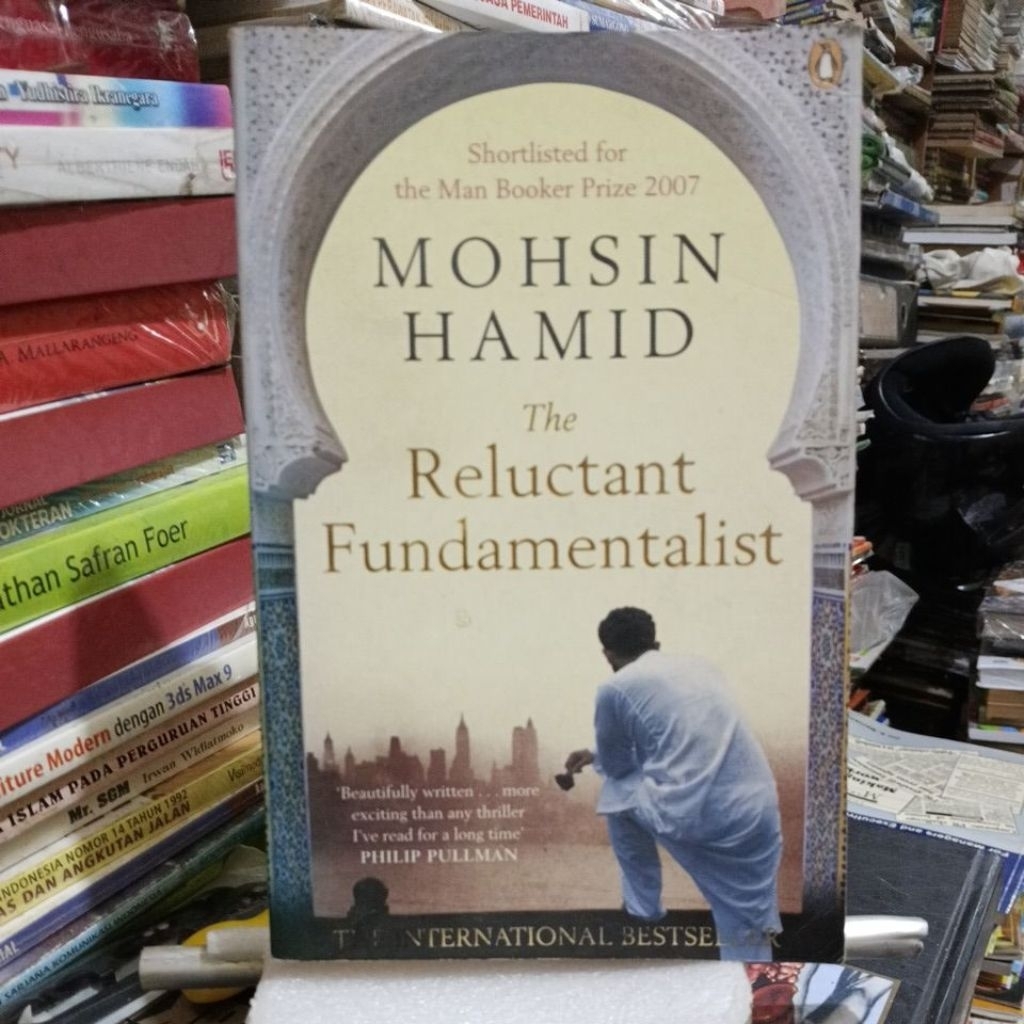 The Reluctant Fundamentalist" karya Mohsin Hamid.
