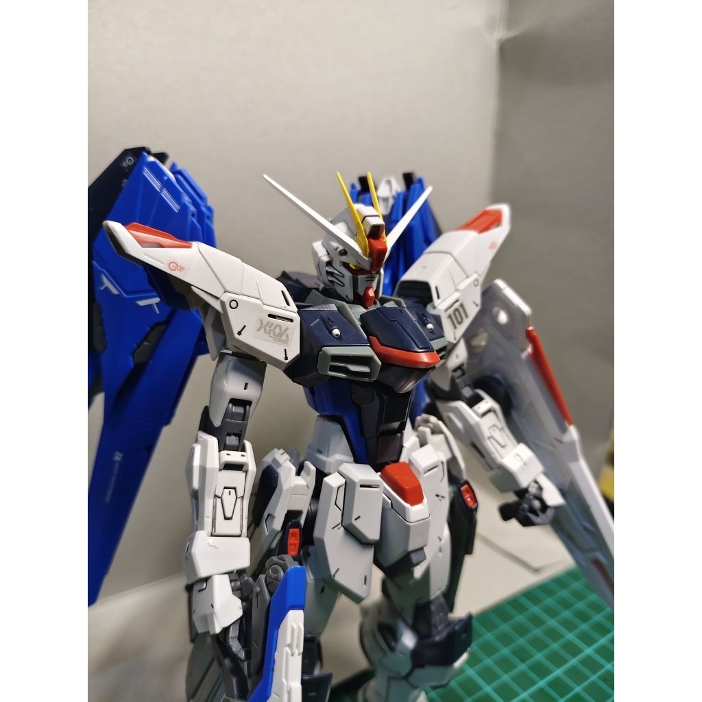 Gundam MG Freedom 2.0 (sudah dirakit)