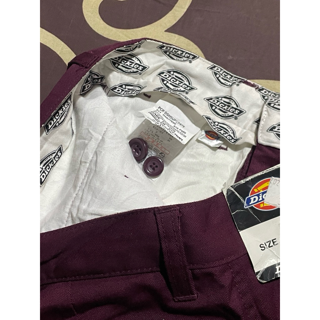 Dickies full print merah maron