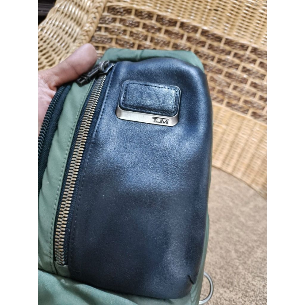 tumi kelley sling green army