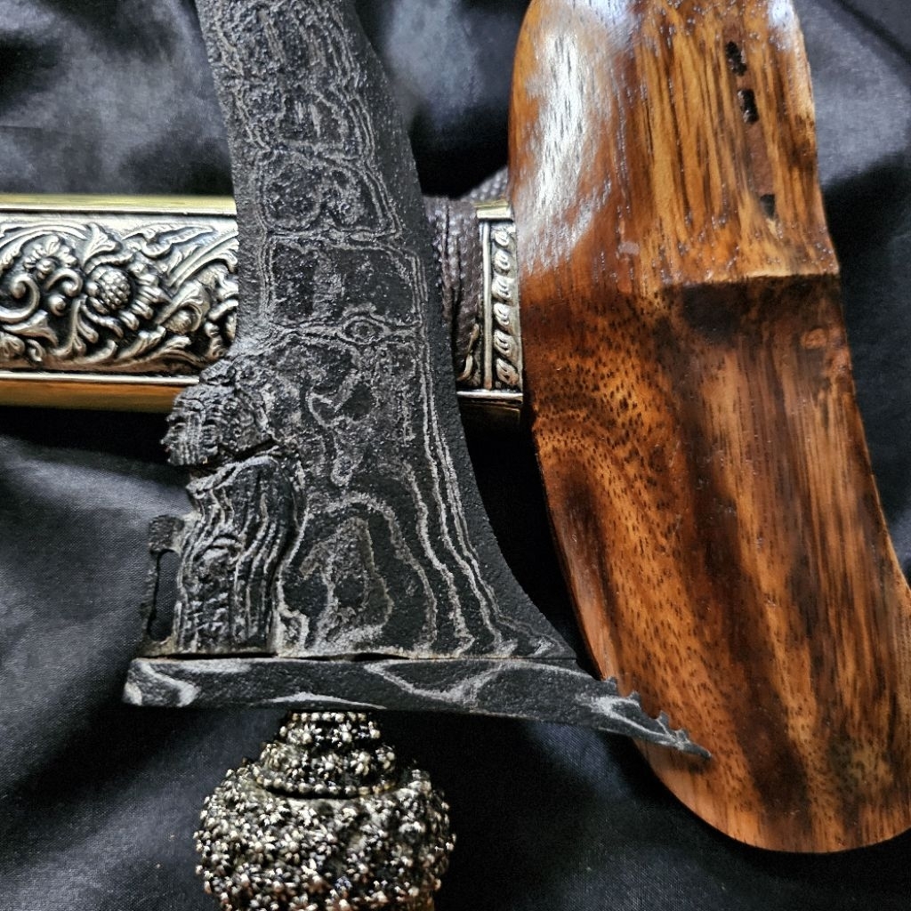 Keris Abiyoso Luk 7 Pamor Uler Lulut