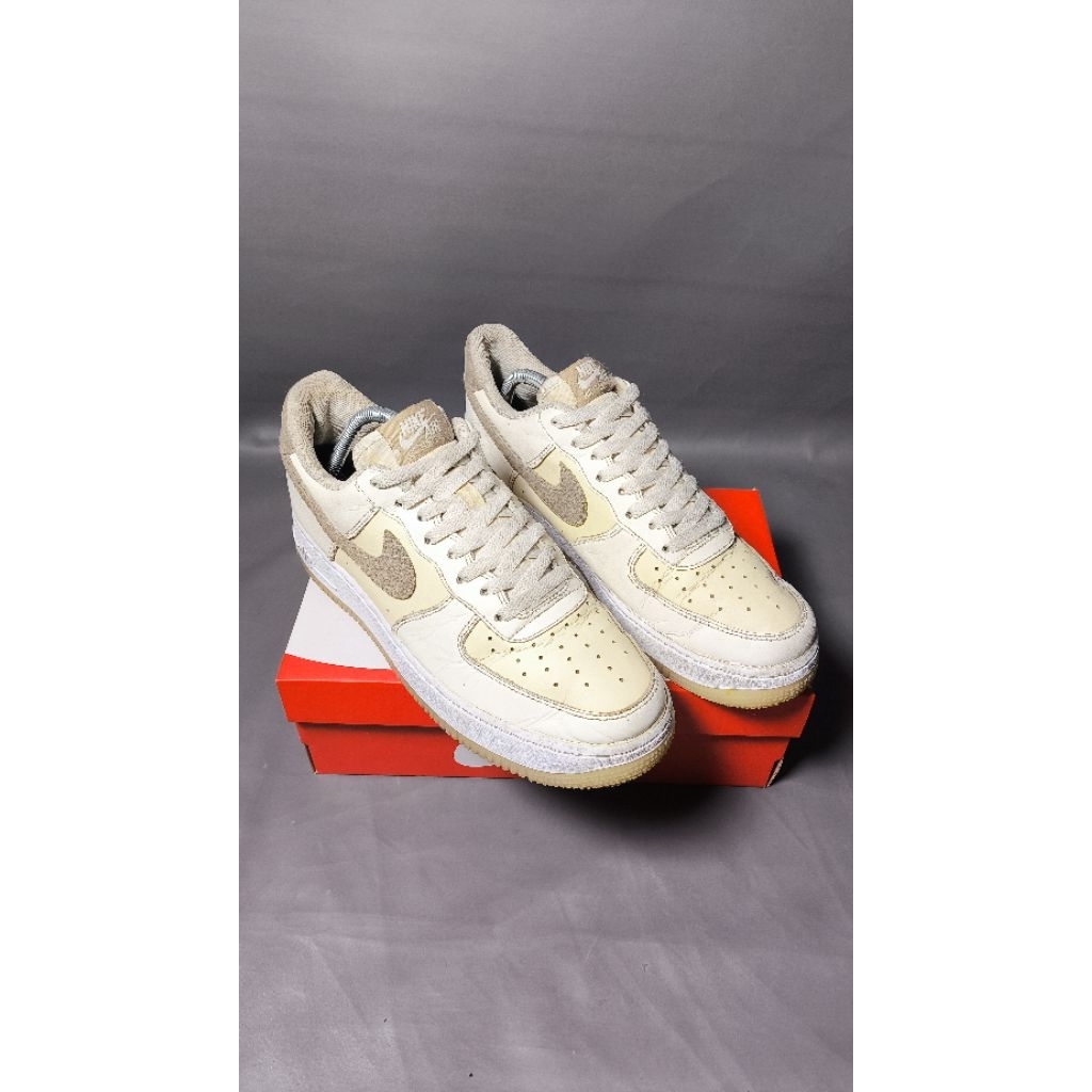 Sepatu casual sneakers Nike Air Force 1 AF1 low "Coconut khaki" second bekas