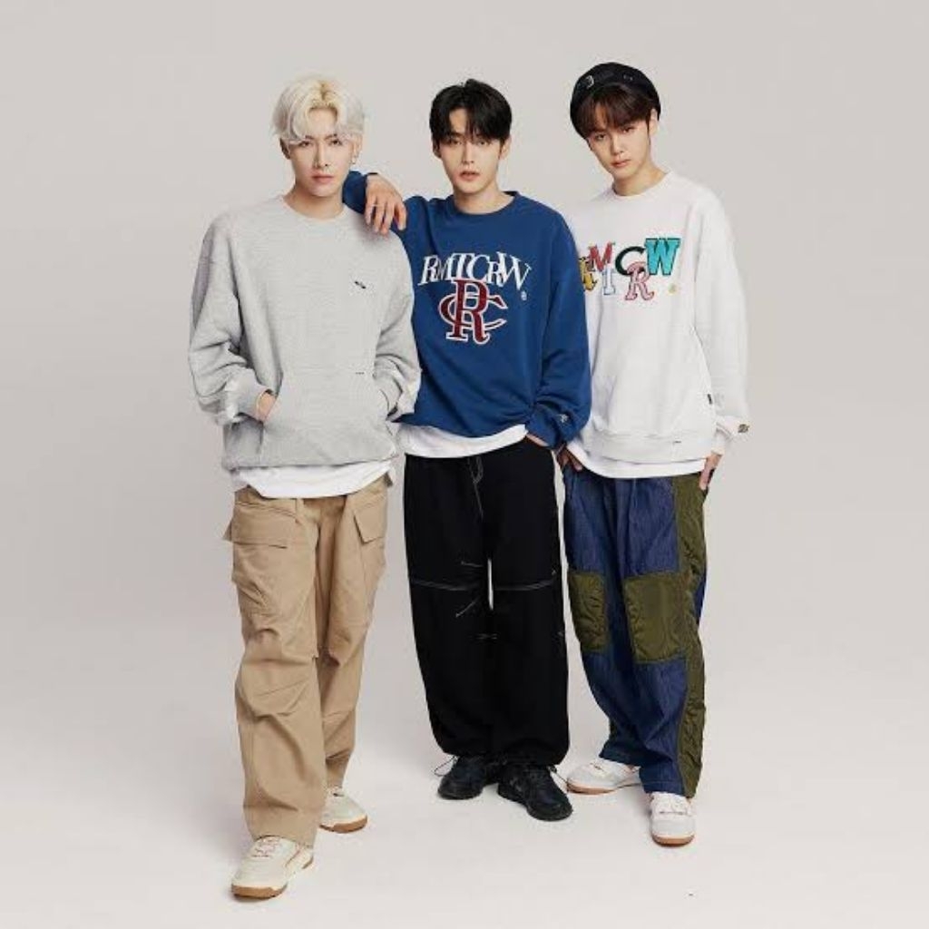 ZB1 x Romantic Crown Athletic Logo Crewneck Top 23F/W Zerobaseone Jiwoong Original